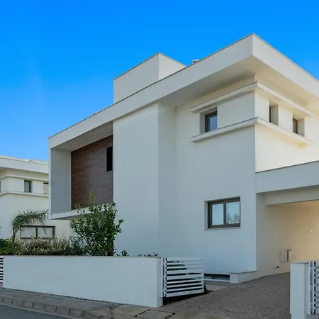 Villa Serenity Waves 2 *